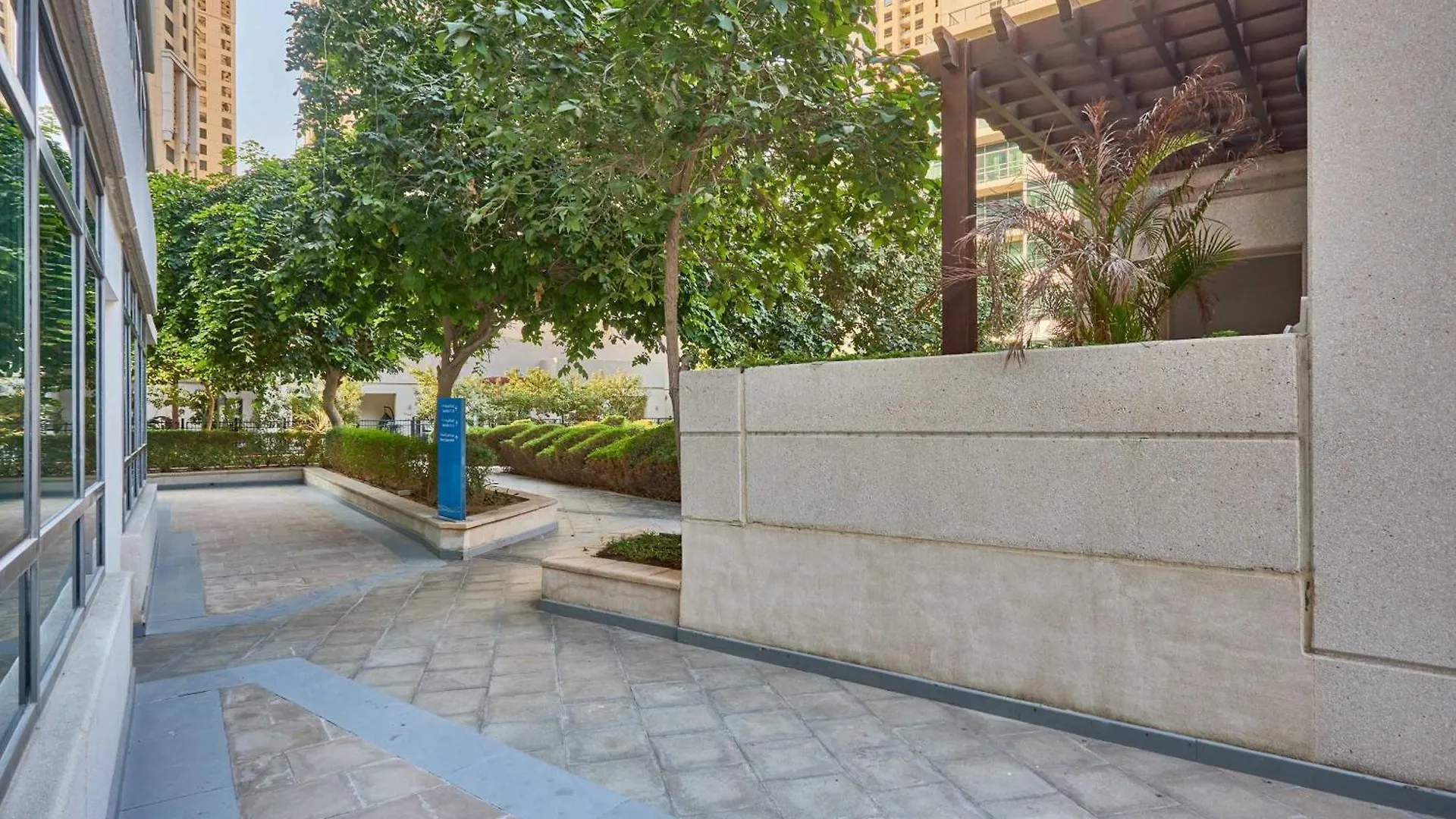 Frank Porter - Marina Quays East Tower Dubai United Arab Emirates