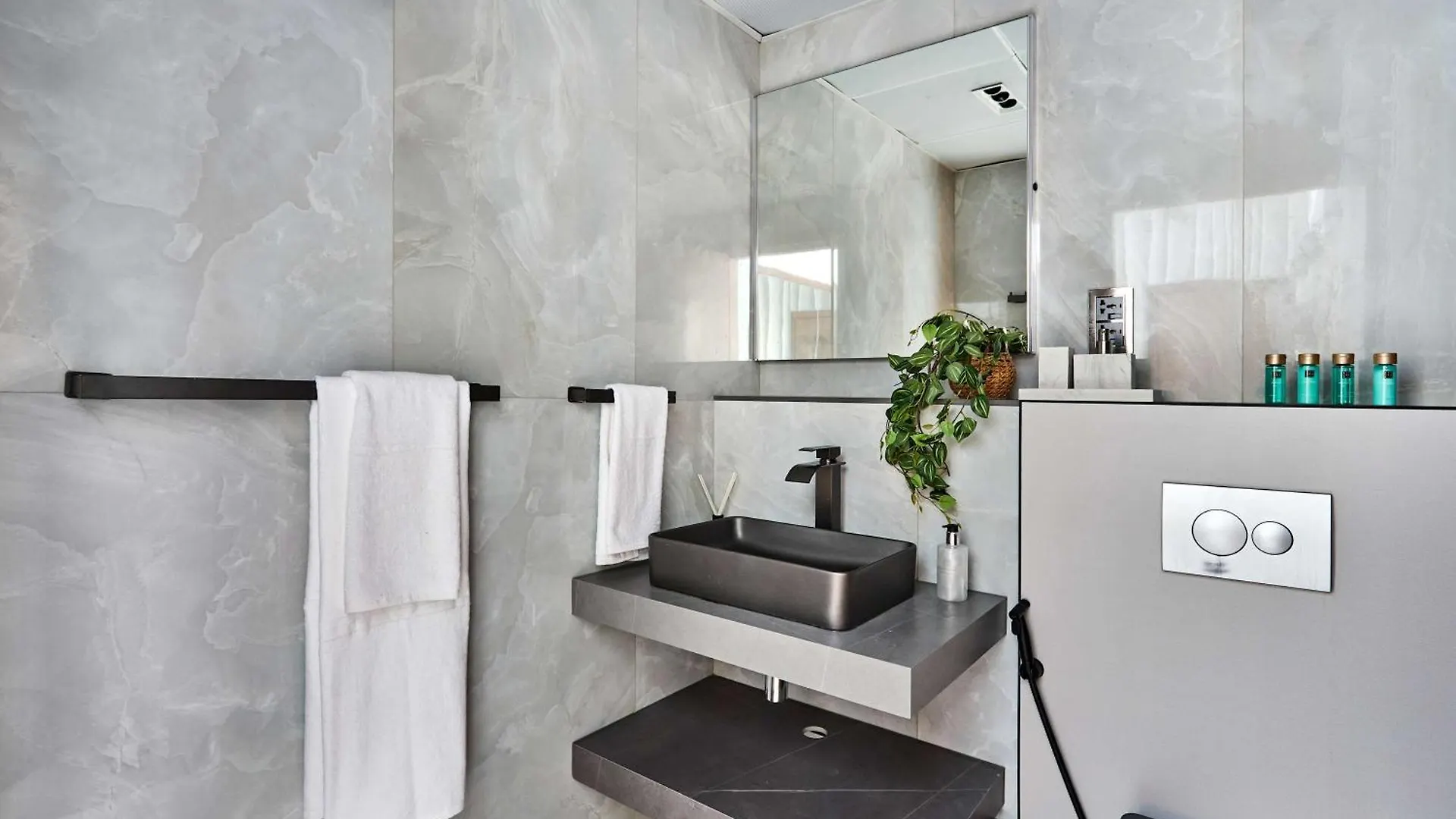 Frank Porter - Marina Quays East Tower Dubai Apartment